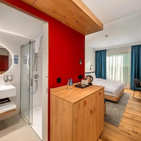 Hampton By Hilton Airport Hotel 3*