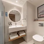 Hampton By Hilton Airport فندق