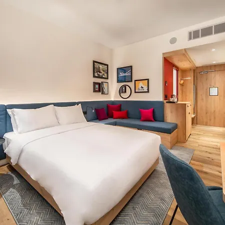 Hampton By Hilton Airport Otel