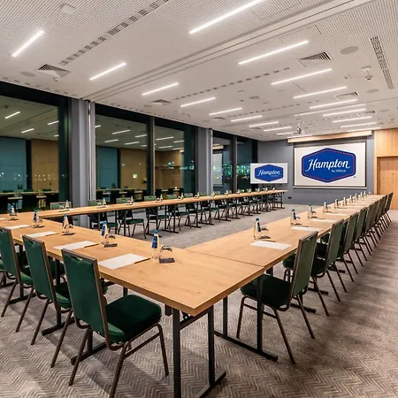 Otel Hampton By Hilton Airport 3*