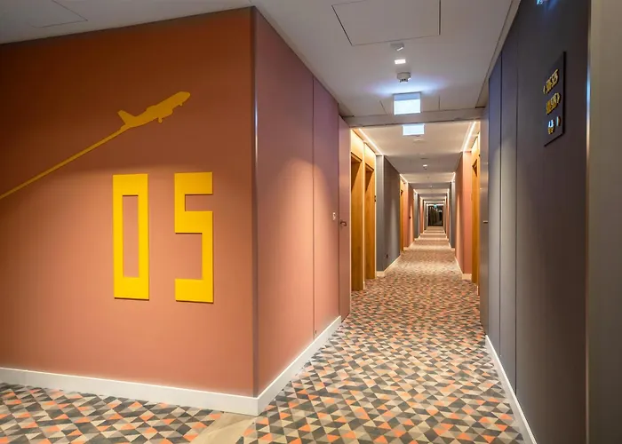 Hotel Hampton By Hilton Airport