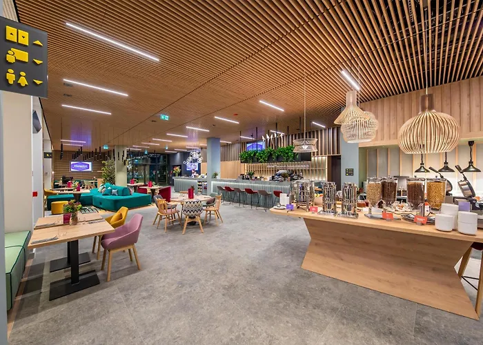 Hotel Hampton By Hilton Airport