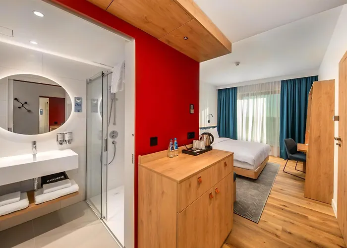 Hampton By Hilton Airport Hotel 3*