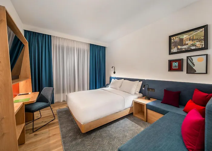 Hotel Hampton By Hilton Airport