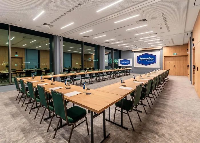 Hotel Hampton By Hilton Airport 3*