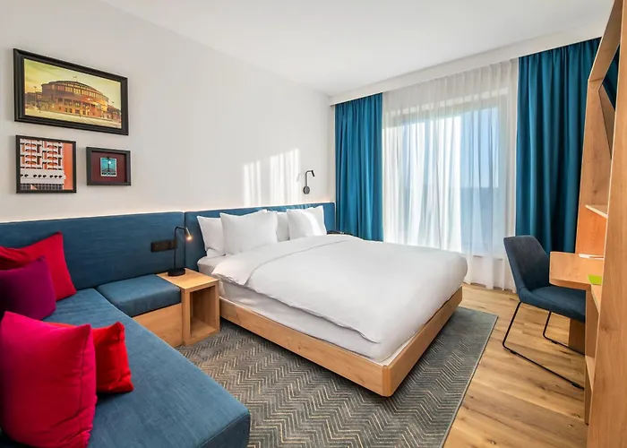 Hampton By Hilton Airport